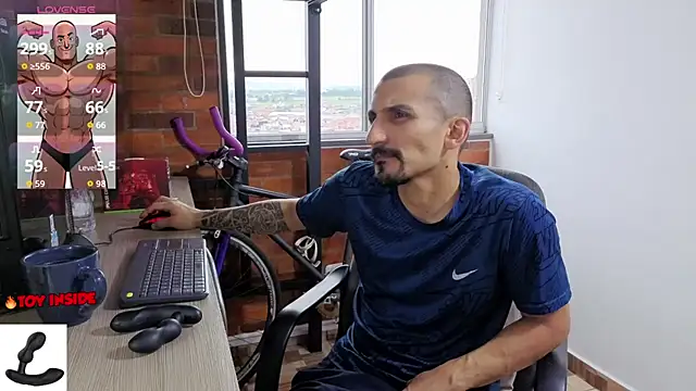Snapshot of Marck_Muscle chatting on June 9, 10:33 pm Marck Muscle online show from June 9, 10:33 pm