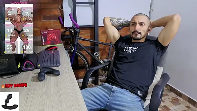 Snapshot of Marck_Muscle chatting on June 7, 2:28 am Marck Muscle online show from June 7, 2:28 am