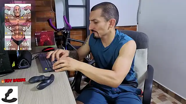 Snapshot of Marck_Muscle chatting on June 20, 12:26 am Marck Muscle online show from June 20, 12:26 am