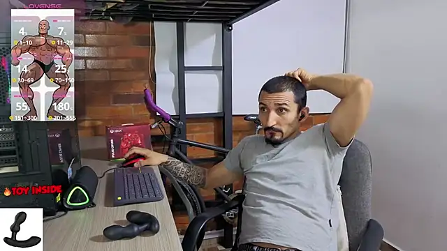 Snapshot of Marck_Muscle chatting on July 5, 4:19 am Marck Muscle online show from July 5, 4:19 am