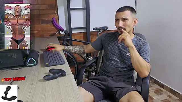 Snapshot of Marck_Muscle chatting on July 8, 12:13 am Marck Muscle online show from July 8, 12:13 am