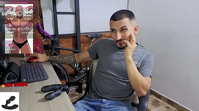 Snapshot of Marck_Muscle chatting on July 6, 1:12 am Marck Muscle online show from July 6, 1:12 am