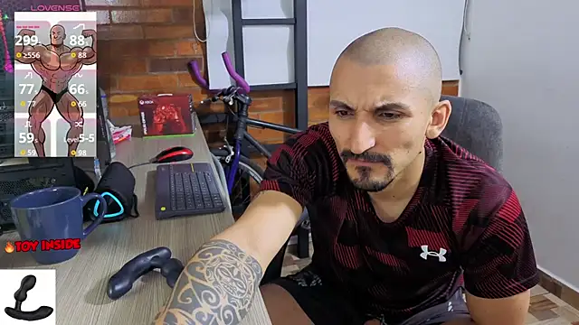 Snapshot of Marck_Muscle chatting on June 3, 11:42 pm Marck Muscle online show from June 3, 11:42 pm