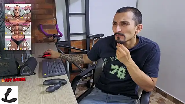 Snapshot of Marck_Muscle chatting on June 27, 1:33 am Marck Muscle online show from June 27, 1:33 am