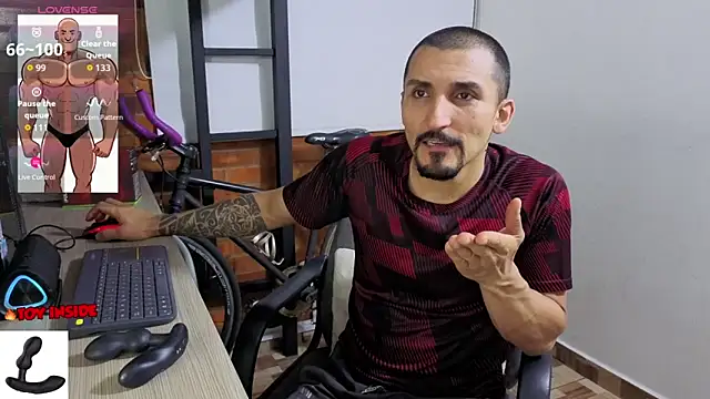 Snapshot of Marck_Muscle chatting on June 17, 11:47 pm Marck Muscle online show from June 17, 11:47 pm