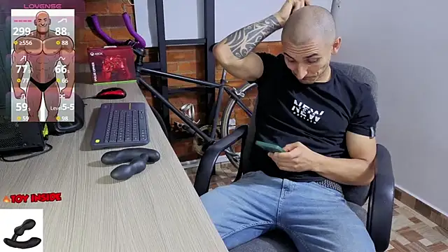 Marck Muscle online show from May 11, 1:29 am
