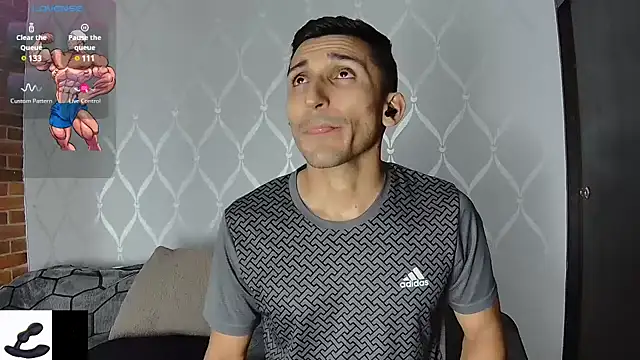 Snapshot of Marck_Muscle chatting on February 14, 2:18 am Marck Muscle online show from February 14, 2:18 am