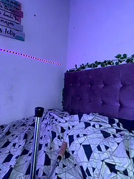 Snapshot of alondra_darling chatting on September 18, 8:34 pm alondra darling online show from September 18, 8:34 pm
