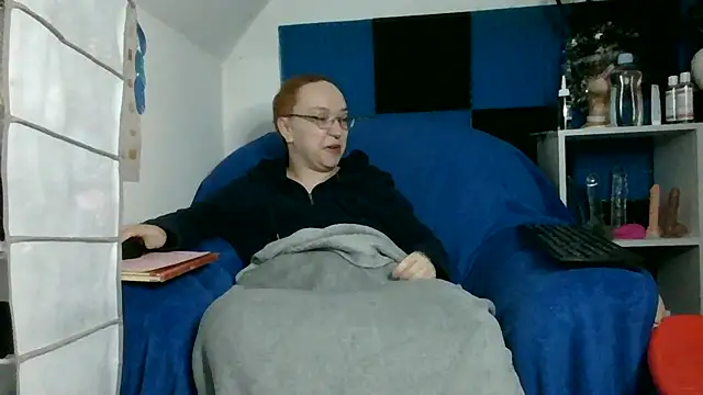 Isabella Geney online show from March 31, 8:44 pm