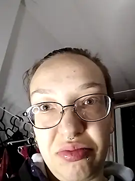 Isabella Geney online show from November 22, 1:26 am