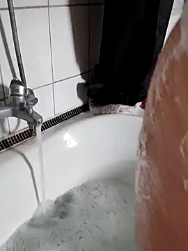 Snapshot of Isabella_Geney chatting on November 10, 12:32 pm Isabella Geney online show from November 10, 12:32 pm