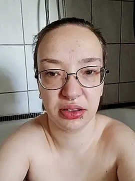 Isabella Geney online show from November 22, 2:05 pm