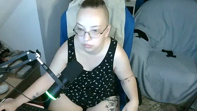 Isabella Geney online show from June 30, 4:18 pm