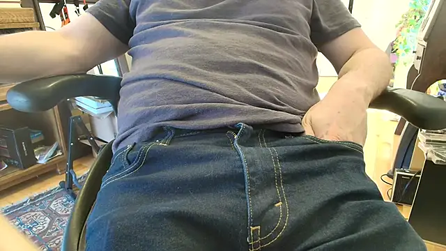 massive cum online show from April 8, 6:09 pm