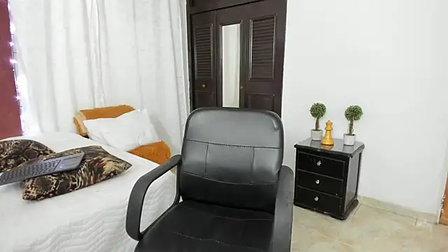 Snapshot of AURORA_FRANKLIN chatting on January 31, 1:45 pm AURORA FRANKLIN online show from January 31, 1:45 pm