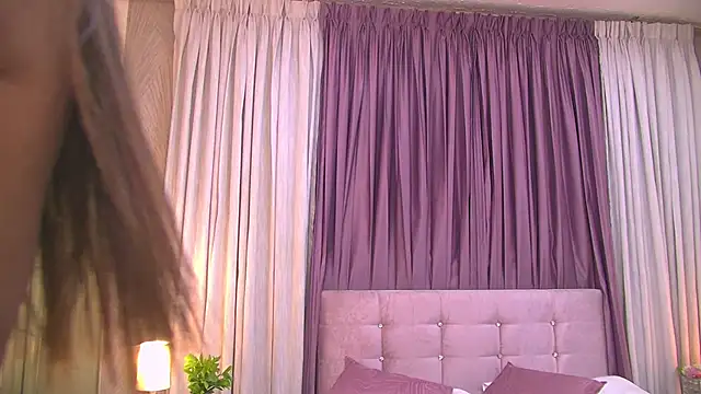 Lilly Peach22 online show from January 18, 6:10 pm