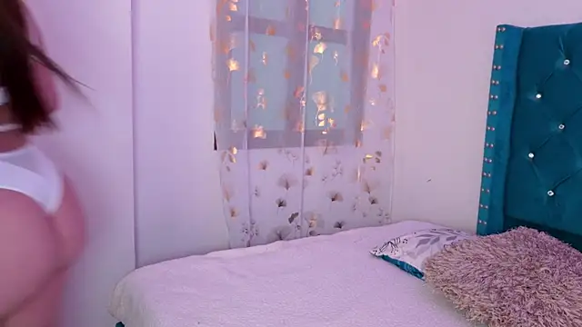 Lilly Peach22 online show from November 26, 3:50 am