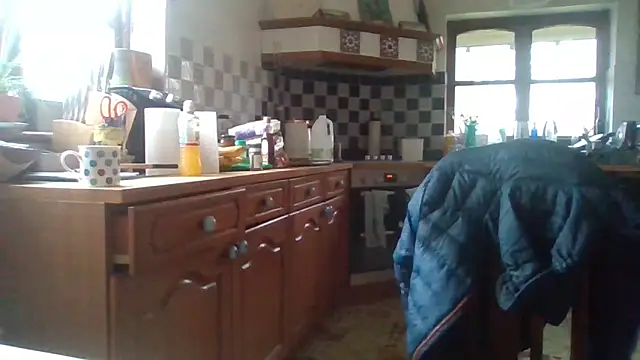 jakjak106 online show from April 4, 7:15 am