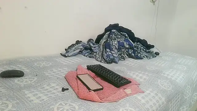 Snapshot of UncutToyBoy23cm chatting on October 10, 5:14 pm UncutToyBoy23cm online show from October 10, 5:14 pm