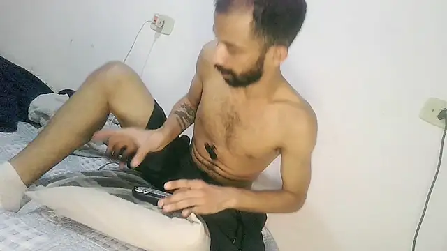 Snapshot of UncutToyBoy23cm chatting on September 9, 7:40 am UncutToyBoy23cm online show from September 9, 7:40 am