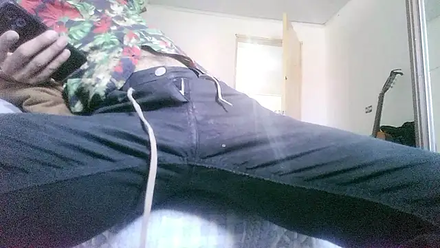 Snapshot of UncutToyBoy23cm chatting on September 20, 3:28 pm UncutToyBoy23cm online show from September 20, 3:28 pm