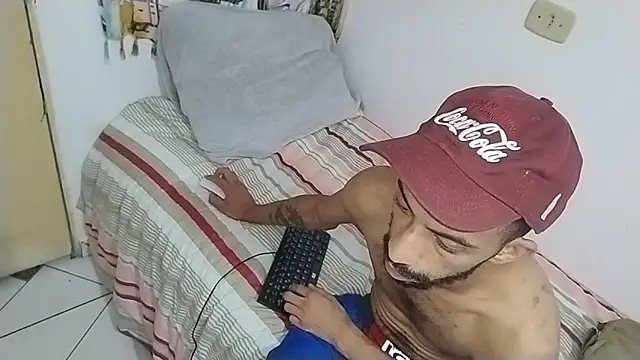 Snapshot of UncutToyBoy23cm chatting on March 22, 3:20 am UncutToyBoy23cm online show from March 22, 3:20 am