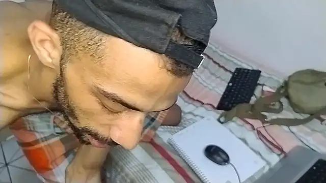 Snapshot of UncutToyBoy23cm chatting on March 17, 11:13 pm UncutToyBoy23cm online show from March 17, 11:13 pm