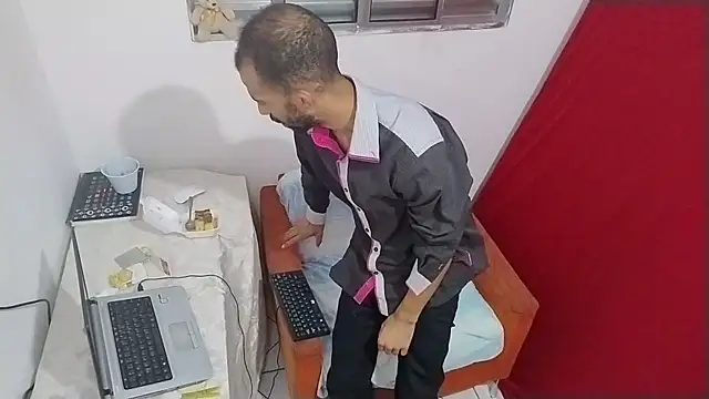 Snapshot of UncutToyBoy23cm chatting on March 23, 5:00 am UncutToyBoy23cm online show from March 23, 5:00 am