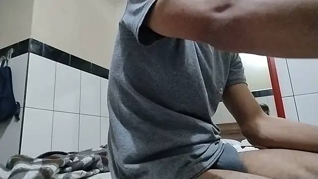 UncutToyBoy23cm online show from May 18, 2:11 pm