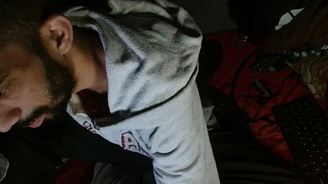 UncutToyBoy23cm online show from June 10, 7:04 pm
