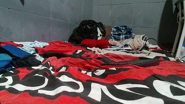 UncutToyBoy23cm online show from June 11, 4:42 am