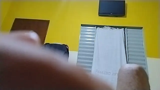 Snapshot of UncutToyBoy23cm chatting on December 16, 1:48 pm UncutToyBoy23cm online show from December 16, 1:48 pm