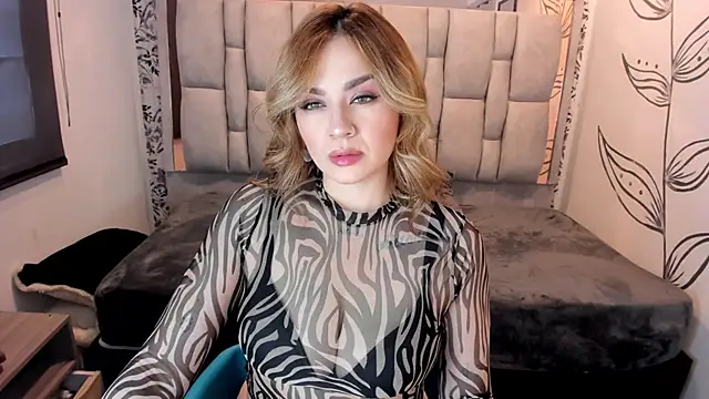 Snapshot of KataHot_ chatting on October 30, 8:17 pm KataHot online show from October 30, 8:17 pm