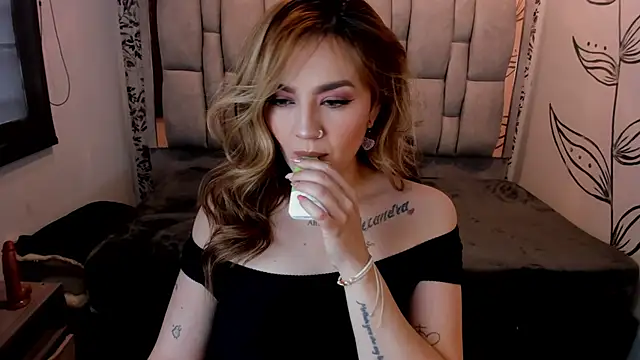 Snapshot of KataHot_ chatting on October 29, 8:19 pm KataHot online show from October 29, 8:19 pm