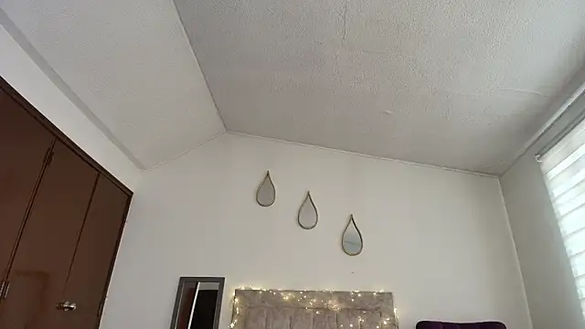 Ingridbergman online show from March 17, 1:03 pm