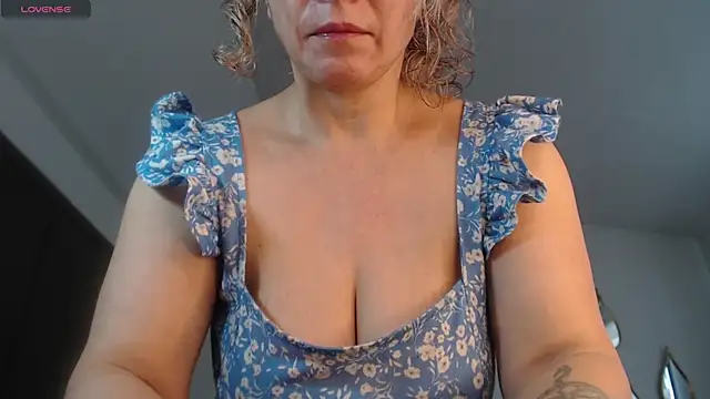 Snapshot of Ingridbergman chatting on July 15, 1:40 pm Ingridbergman online show from July 15, 1:40 pm