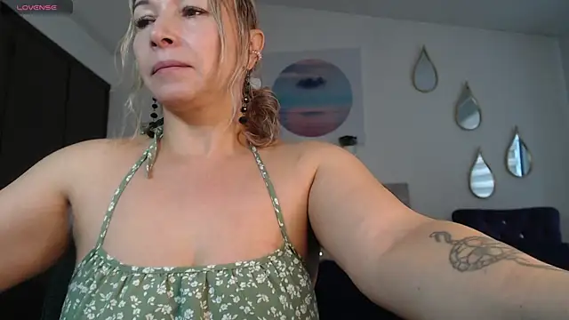 Snapshot of Ingridbergman chatting on July 14, 1:17 pm Ingridbergman online show from July 14, 1:17 pm