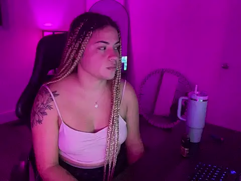 MelSaunders online show from October 29, 2:32 am