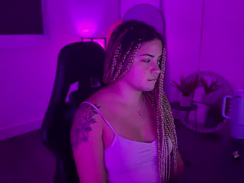 MelSaunders online show from October 26, 4:02 am