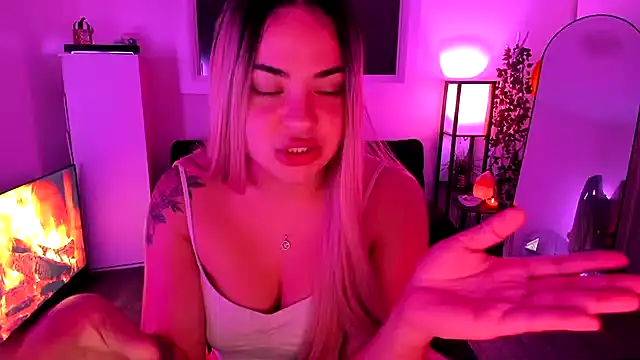 MelSaunders online show from November 18, 12:26 am