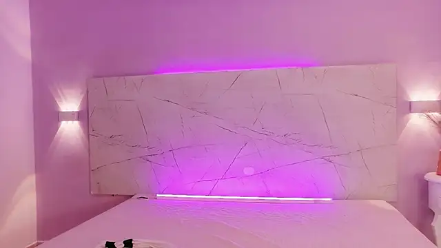 AbrilBrent online show from February 7, 7:55 pm