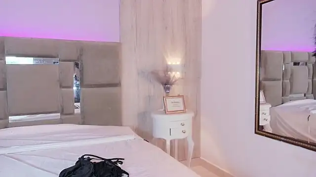 AbrilBrent online show from February 16, 7:56 pm