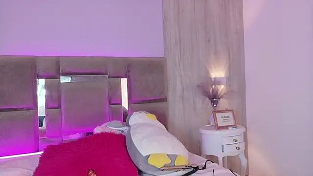 AbrilBrent online show from February 17, 8:06 pm