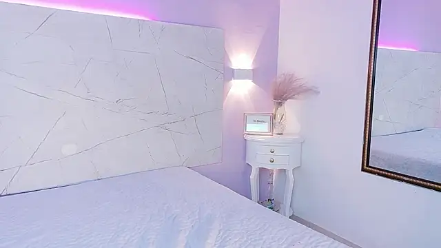 AbrilBrent online show from November 29, 7:58 pm