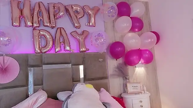 AbrilBrent online show from March 26, 8:29 pm