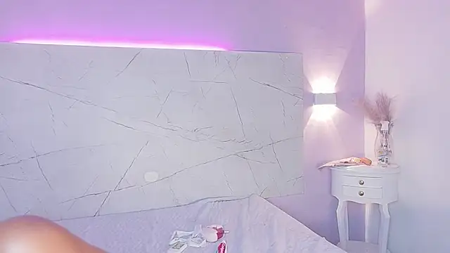 AbrilBrent online show from November 6, 7:51 pm