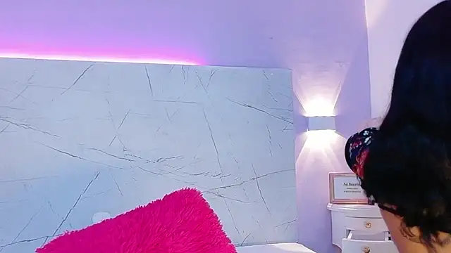 AbrilBrent online show from November 17, 7:40 pm