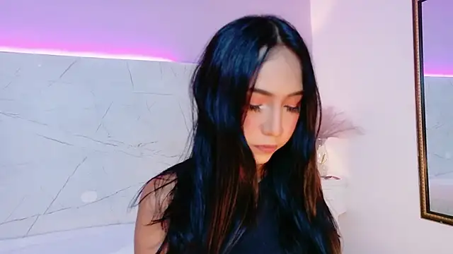 AbrilBrent online show from November 14, 8:23 pm