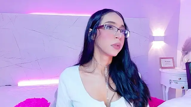 AbrilBrent online show from December 3, 7:24 pm