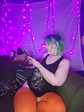EverlyEster online show from May 15, 3:26 am
